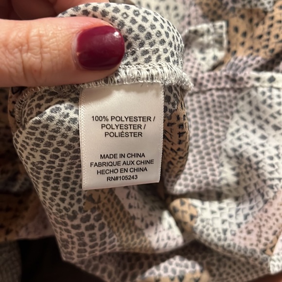 Bobeau tan/cream/pink polyester High Low Midi sleeveless v-neck blouse Size: 1X - Picture 4 of 4